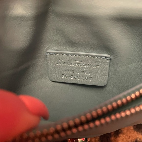 Powder Blue Ferragamo Leather Shoulder and Clutch Bag with adjustable strap. - Picture 4 of 7